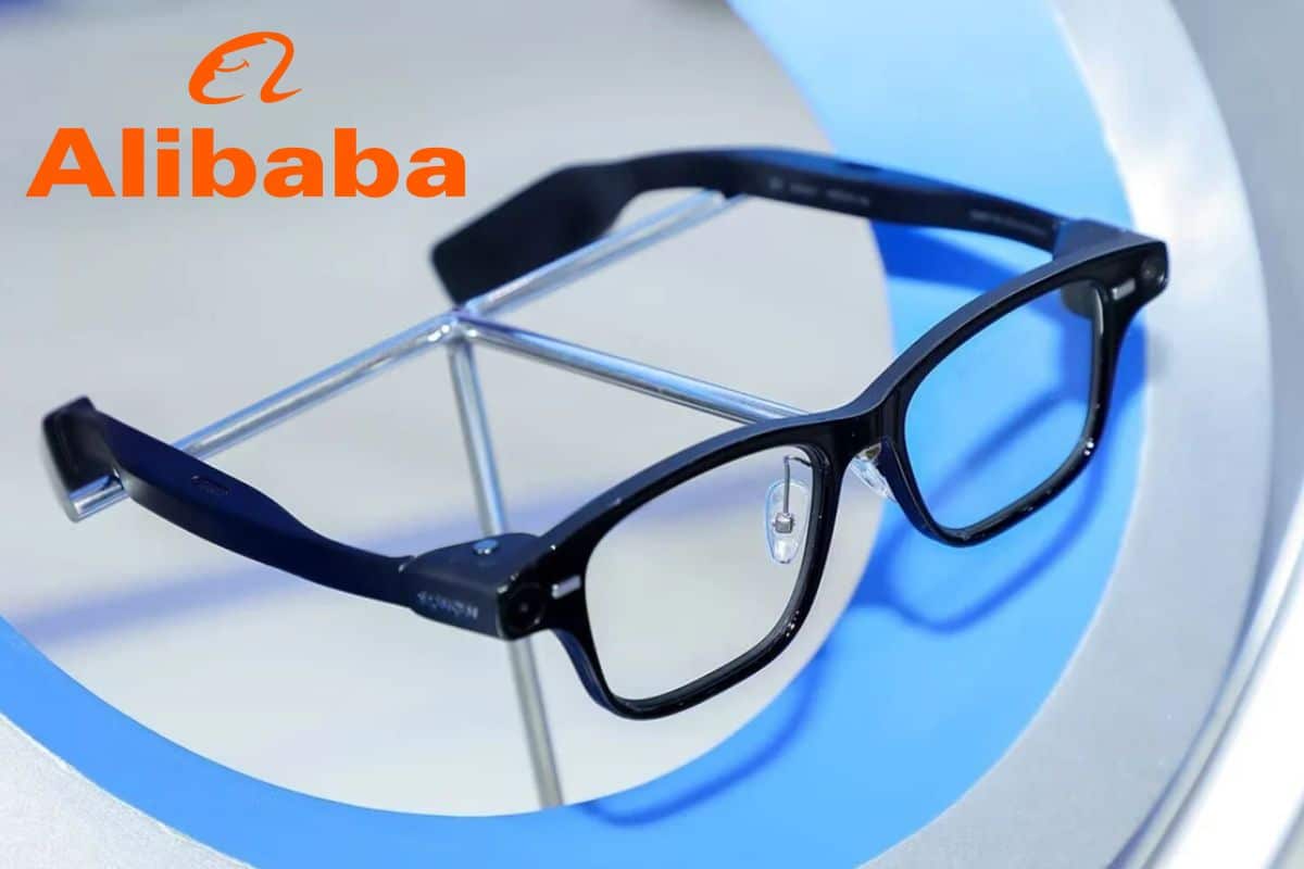 alibaba avec lunettes et assistant ia