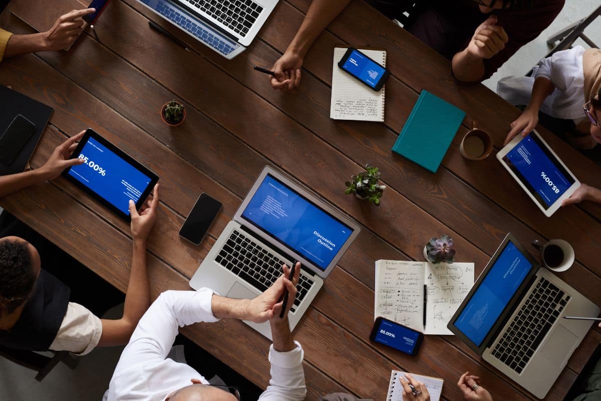 coopération équipe chatgpt concurrent slack