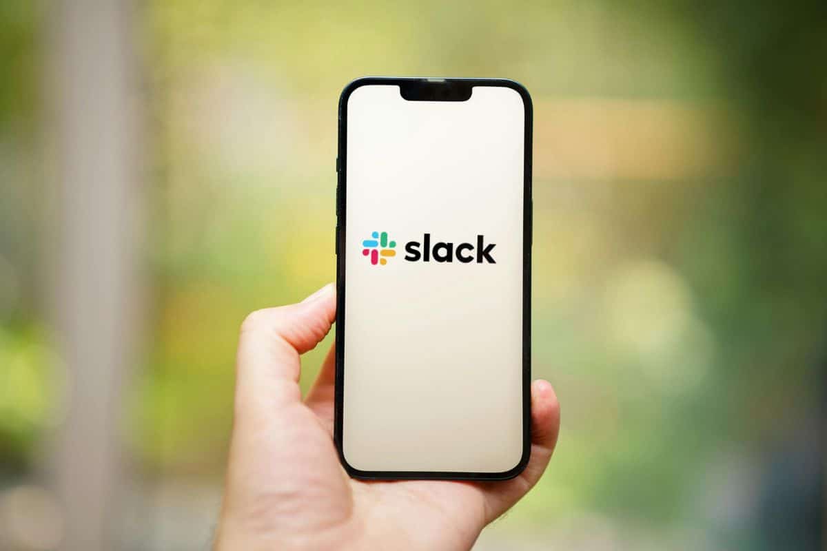 slack assistant ia capable rédiger